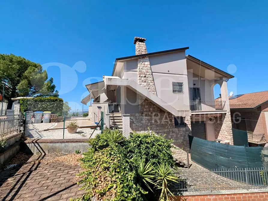 Immagine 34 di Casa bifamiliare in vendita  in Via MARIO ANGELONI, 1 a Torgiano