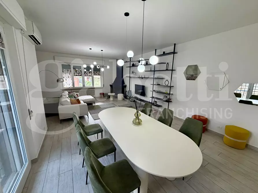 Immagine 6 di Casa bifamiliare in vendita  in Via MARIO ANGELONI, 1 a Torgiano