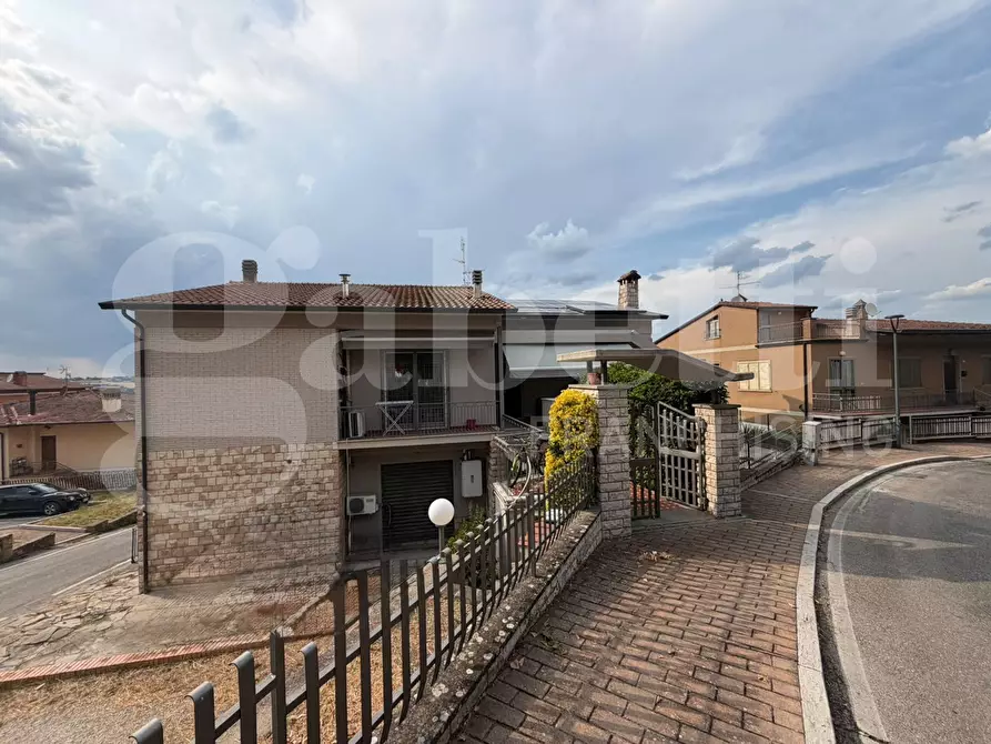 Immagine 42 di Casa bifamiliare in vendita  in Via MARIO ANGELONI, 1 a Torgiano
