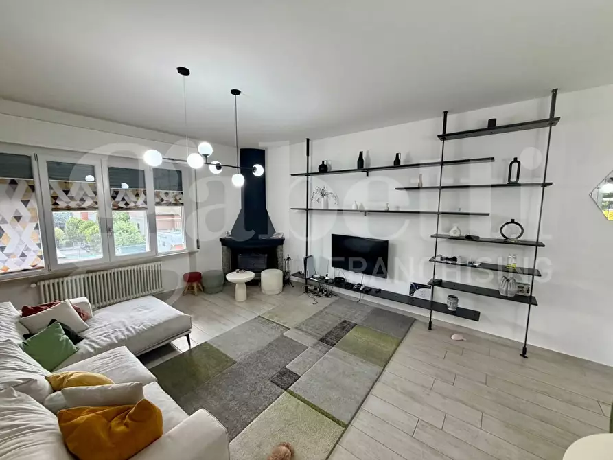 Immagine 2 di Casa bifamiliare in vendita  in Via MARIO ANGELONI, 1 a Torgiano