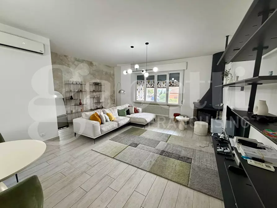 Immagine 4 di Casa bifamiliare in vendita  in Via MARIO ANGELONI, 1 a Torgiano