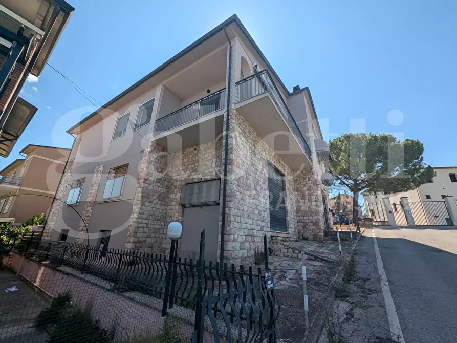 Immagine 2 di Negozio in vendita  in Via SAN BIAGIO, 1 a Torgiano