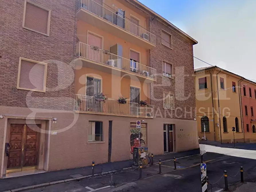 Immagine 1 di Appartamento in vendita  in Via Belmeloro a Bologna