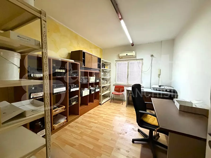 Immagine 2 di Magazzino in affitto  in Strada Congiunte Destre, 39 a Latina