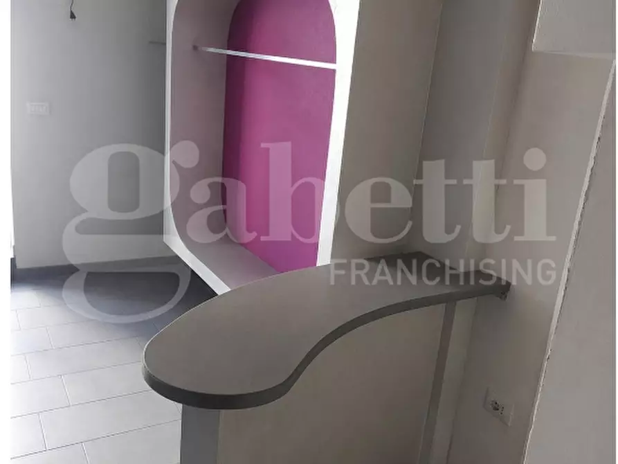 Immagine 1 di Negozio in affitto  in Via Filippo Turati, 2 a Somma Vesuviana