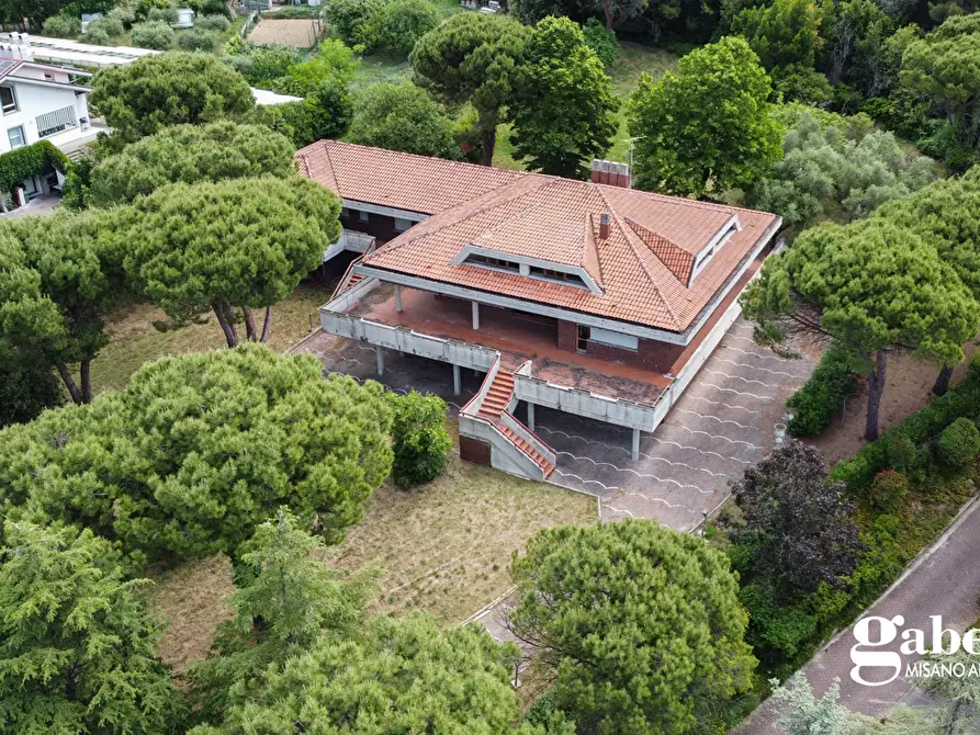 Immagine 1 di Villa in vendita  in Via del Pettirosso a Pesaro