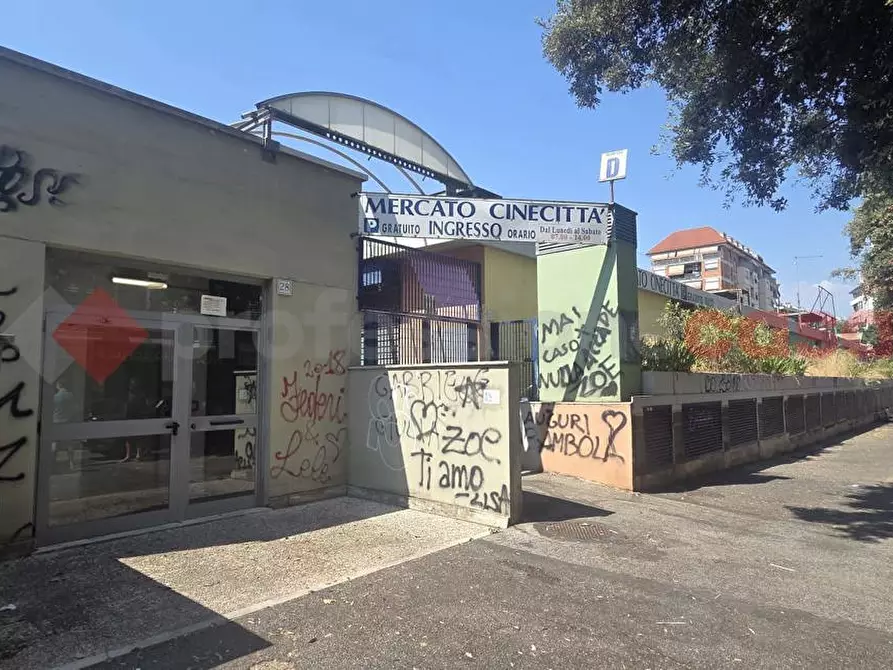 Immagine 9 di Box auto in vendita  in Via Elpidio Prisco, 4 a Roma