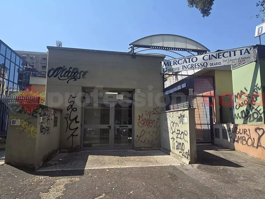 Immagine 10 di Box auto in vendita  in Via Elpidio Prisco, 4 a Roma