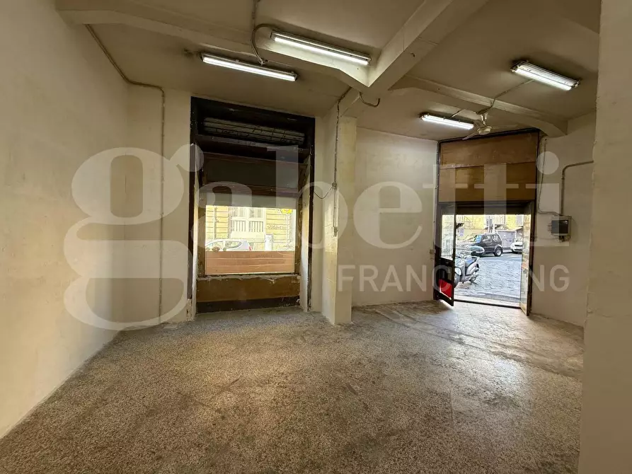 Immagine 12 di Negozio in vendita  in Via Caronda, 111 a Catania