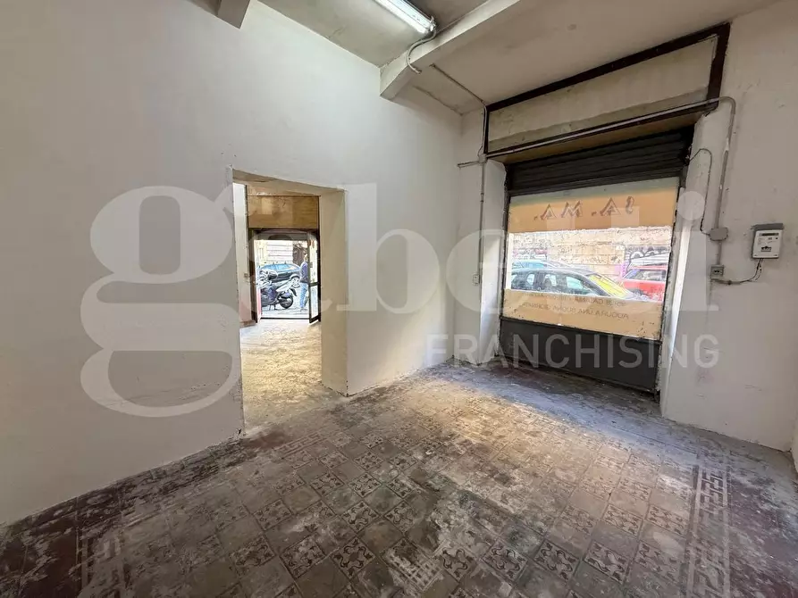 Immagine 16 di Negozio in vendita  in Via Caronda, 111 a Catania