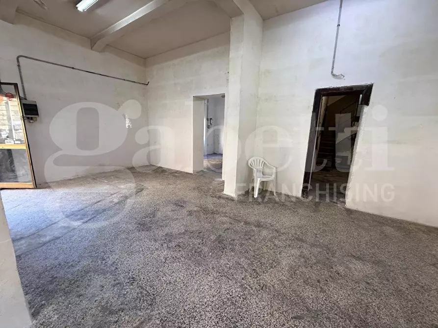 Immagine 13 di Negozio in vendita  in Via Caronda, 111 a Catania