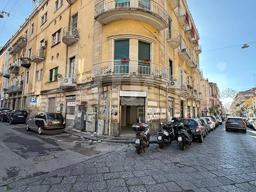 Immagine 1 di Negozio in vendita  in Via Caronda, 111 a Catania
