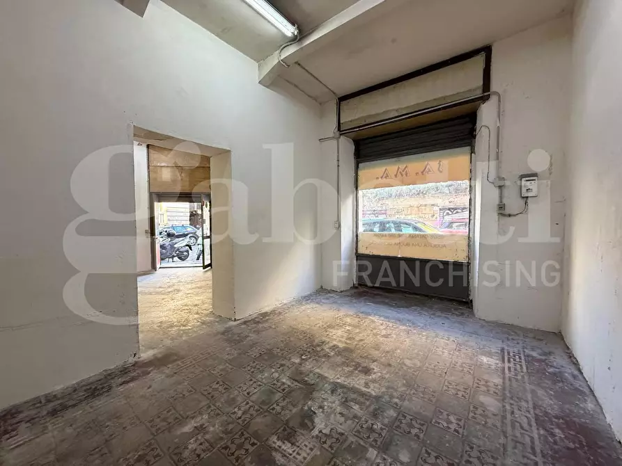 Immagine 15 di Negozio in vendita  in Via Caronda, 111 a Catania