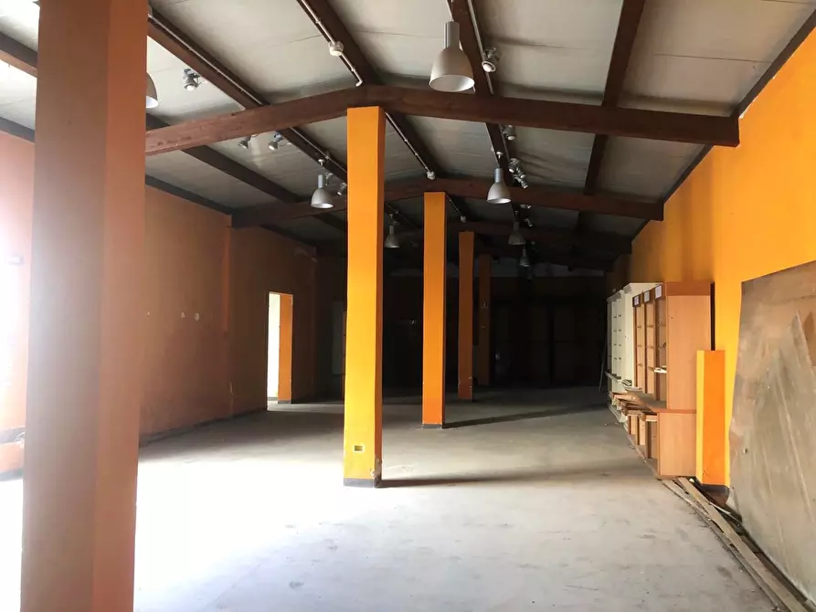 Immagine 3 di Magazzino in vendita  in Via Fondo Caminneci, 5 a Palermo