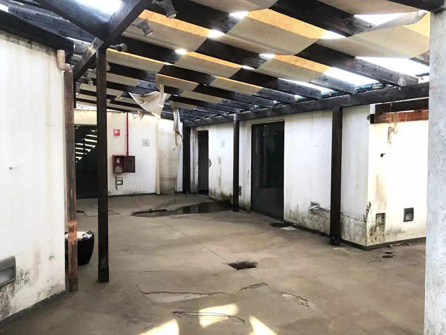 Immagine 9 di Magazzino in vendita  in Via Fondo Caminneci, 5 a Palermo
