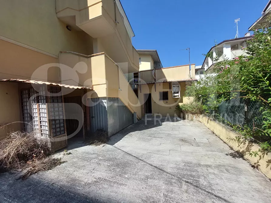 Immagine 39 di Palazzo in vendita  in Via Cesare Battisti, 163 a Alba Adriatica