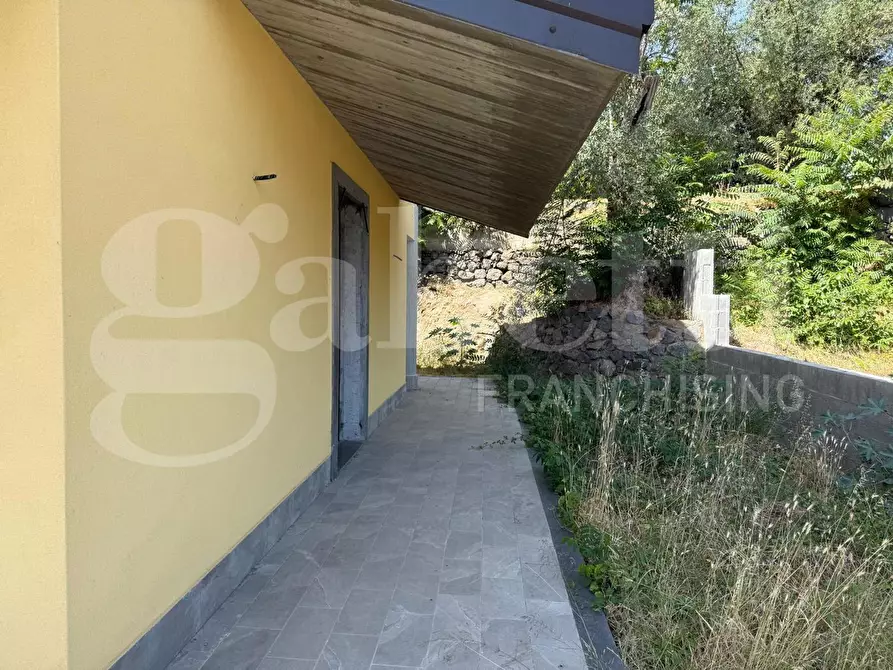 Immagine 5 di Villa in vendita  in Via Galatea, 17 a Aci Catena