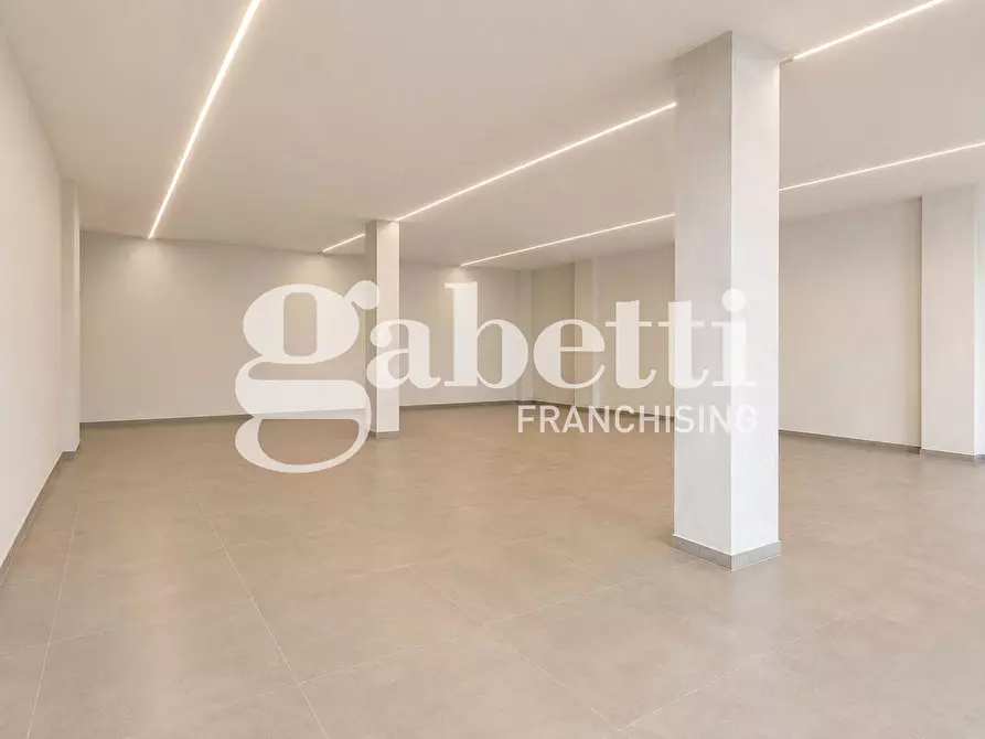 Immagine 2 di Negozio in vendita  in Via Antonio Gramsci, 49 a Frattaminore