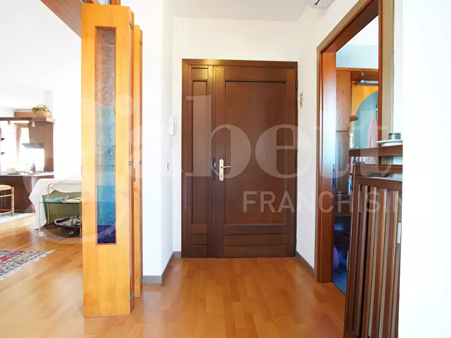 Immagine 16 di Appartamento in vendita  in Viale Giuseppe Garibaldi, . a Venezia