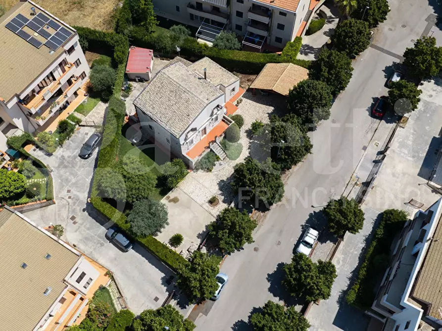 Immagine 48 di Villa in vendita  in Via Livatino, 18 a Ragusa