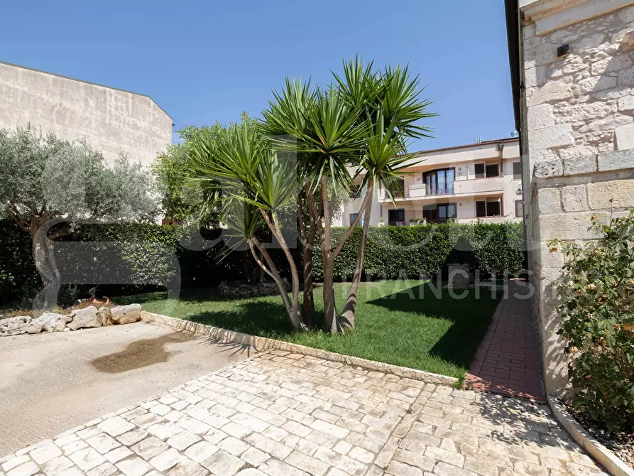 Immagine 44 di Villa in vendita  in Via Livatino, 18 a Ragusa