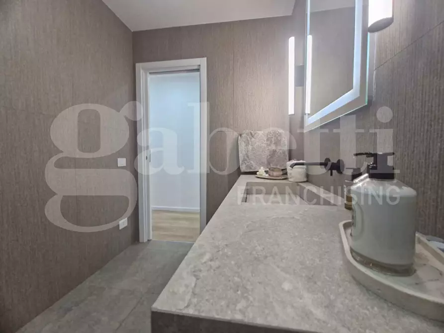 Immagine 11 di Appartamento in vendita  in Via Ciullo D'Alcamo a Palermo