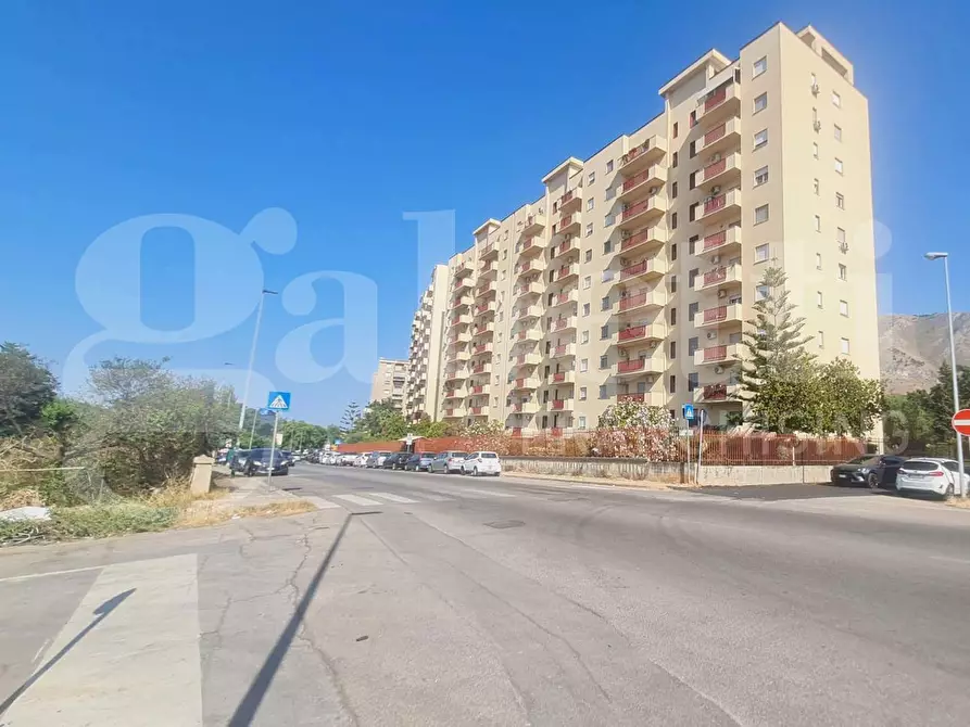 Immagine 2 di Appartamento in vendita  in Viale NicolÃ² Azoti a Palermo