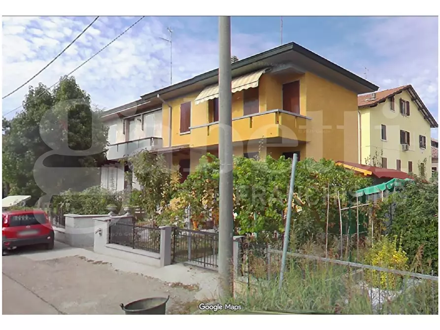 Immagine 2 di Casa bifamiliare in vendita  in Via vanini a Reggio Nell'emilia