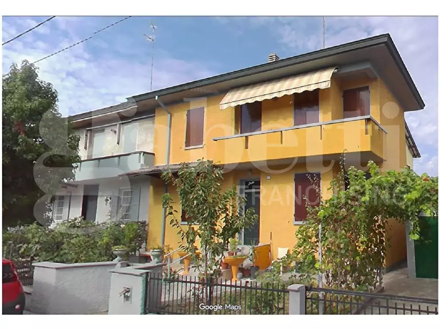 Immagine 1 di Casa bifamiliare in vendita  in Via vanini a Reggio Nell'emilia