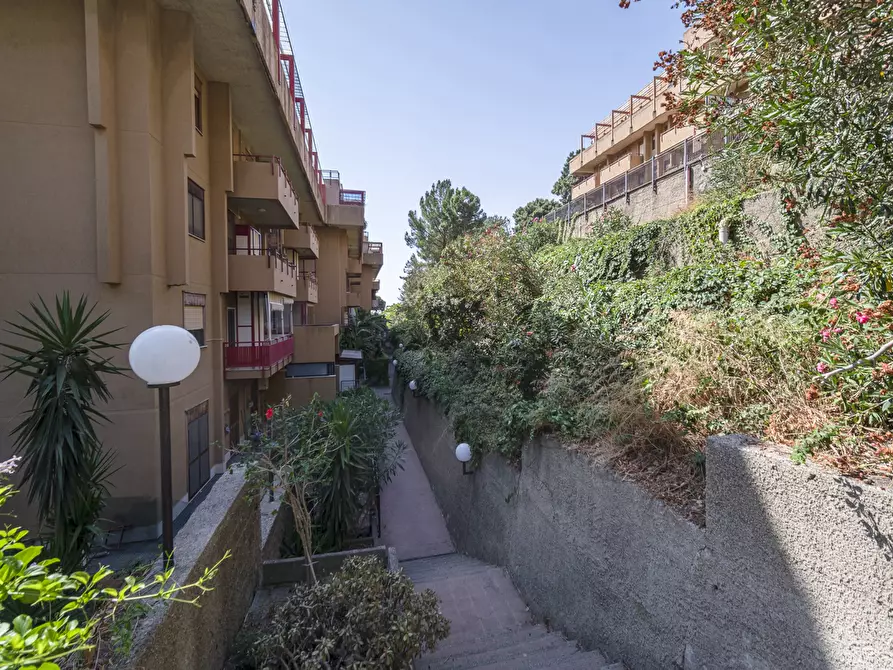 Immagine 2 di Appartamento in vendita  in Via Carrubbara, 2 a Messina