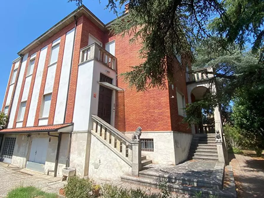Immagine 1 di Villa in vendita  in Viale della Repubblica, 9 a Russi