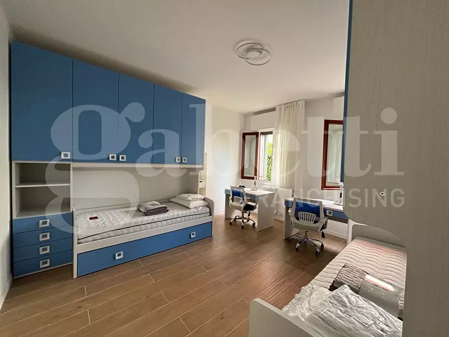 Immagine 9 di Appartamento in affitto  in Via Sansovino, . a Venezia