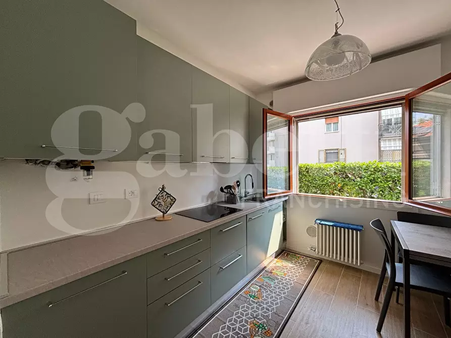 Immagine 4 di Appartamento in affitto  in Via Sansovino, . a Venezia