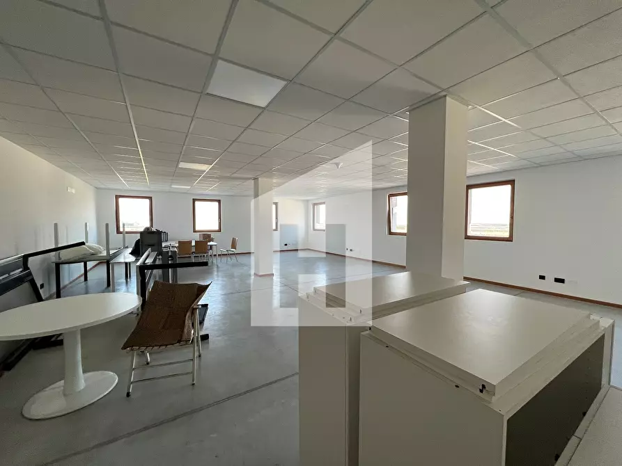 Immagine 1 di Ufficio in affitto  a Termeno Sulla Strada Del Vino .Tramin An Der.