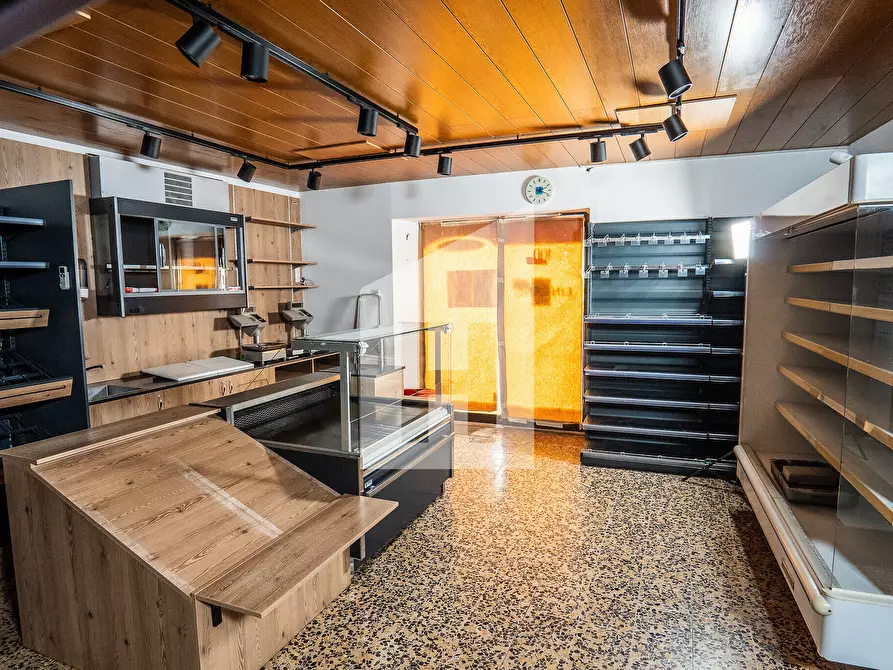 Immagine 1 di Attività commerciale in affitto  a Appiano Sulla Strada Del Vino .Eppan An Der.