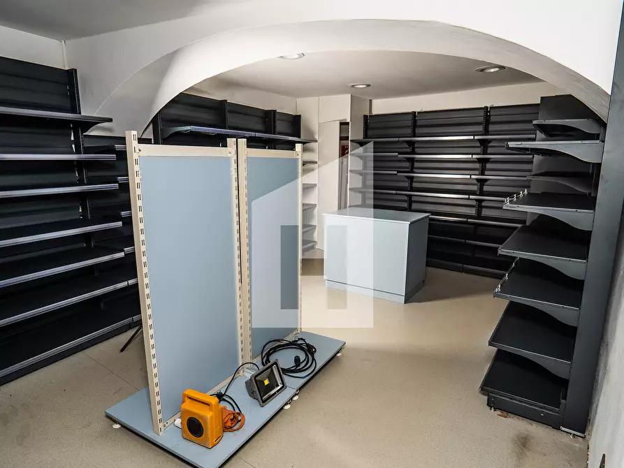 Immagine 6 di Attività commerciale in affitto  a Appiano Sulla Strada Del Vino .Eppan An Der.