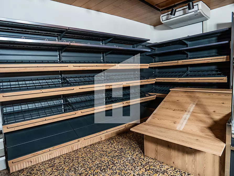 Immagine 4 di Attività commerciale in affitto  a Appiano Sulla Strada Del Vino .Eppan An Der.