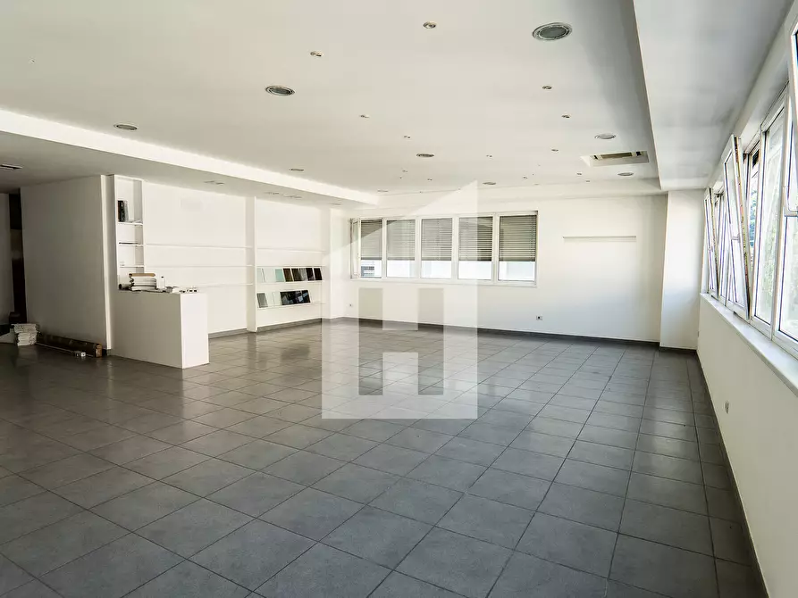 Immagine 3 di Ufficio in affitto  a Bolzano