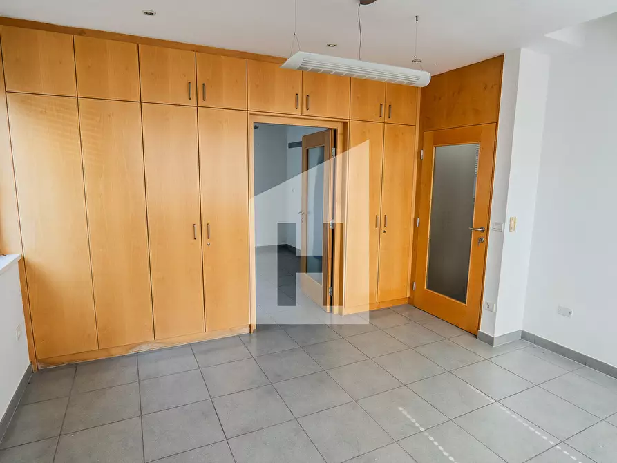 Immagine 6 di Ufficio in affitto  a Bolzano