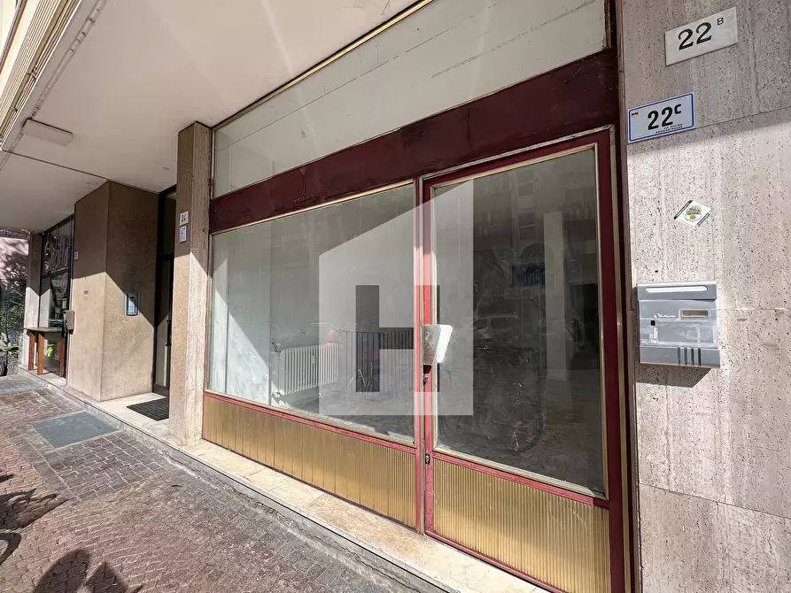 Immagine 5 di Attività commerciale in vendita  a Bolzano