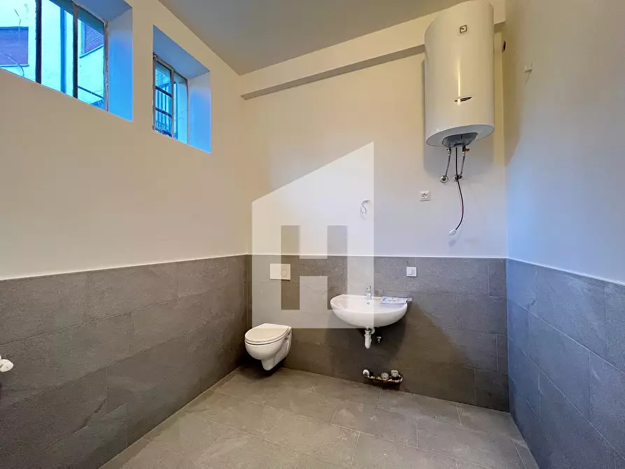 Immagine 1 di Attività commerciale in vendita  a Bolzano