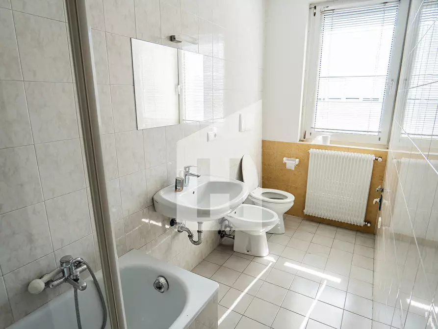 Immagine 9 di Ufficio in affitto  a Bolzano