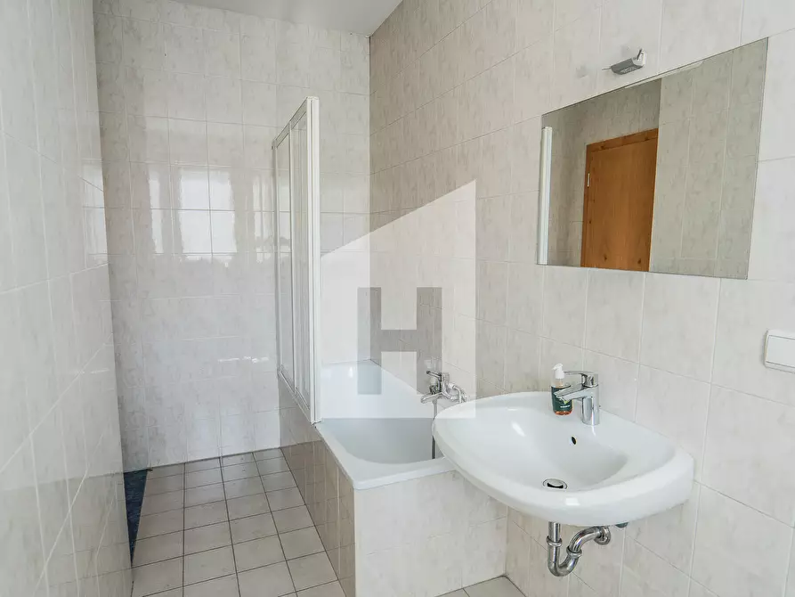 Immagine 10 di Ufficio in affitto  a Bolzano