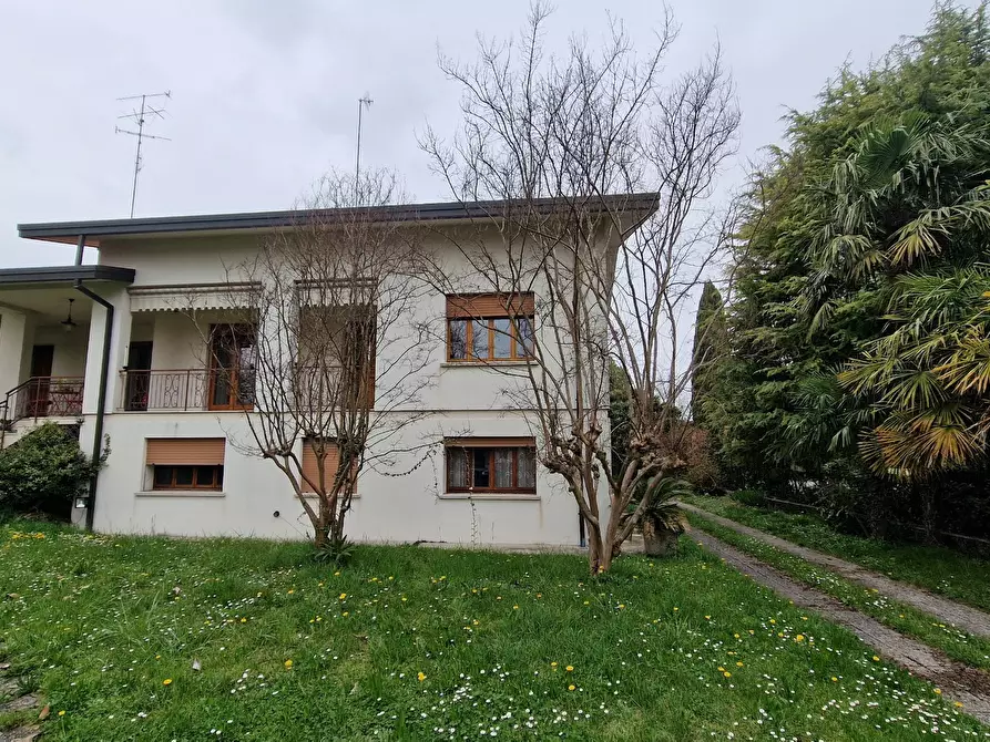 Immagine 1 di Casa bifamiliare in vendita  in via Topaligo 20A a Sacile