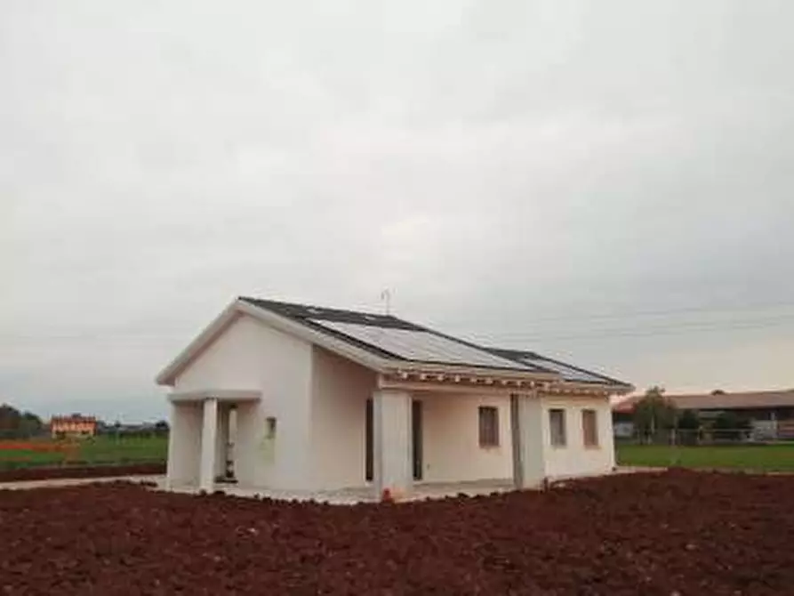 Immagine 4 di Villa in vendita  a Prata Di Pordenone