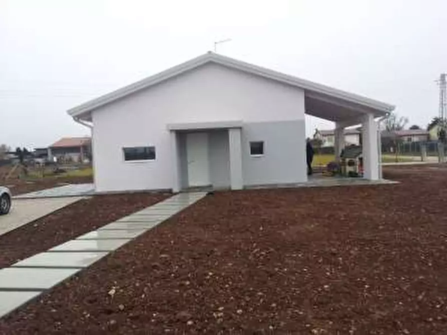 Immagine 10 di Villa in vendita  a Prata Di Pordenone