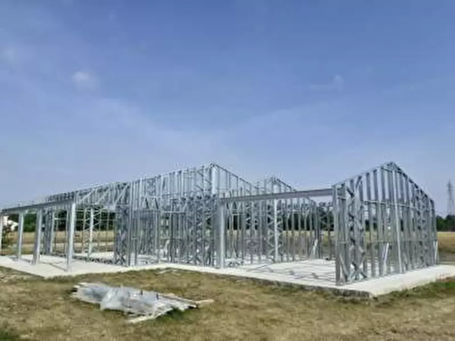 Immagine 2 di Villa in vendita  a Prata Di Pordenone