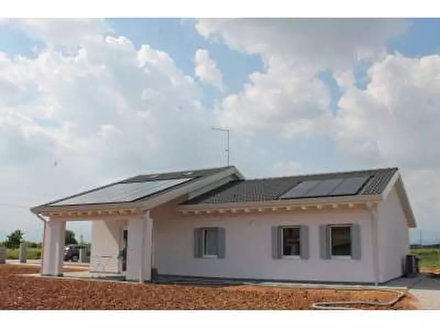 Immagine 3 di Villa in vendita  a Prata Di Pordenone