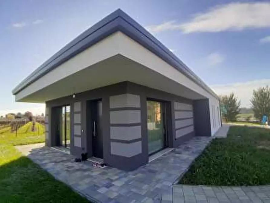 Immagine 5 di Villa in vendita  a Prata Di Pordenone