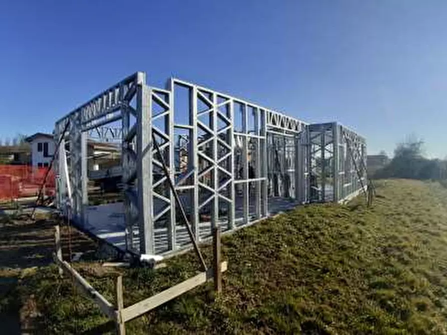 Immagine 6 di Villa in vendita  a Prata Di Pordenone